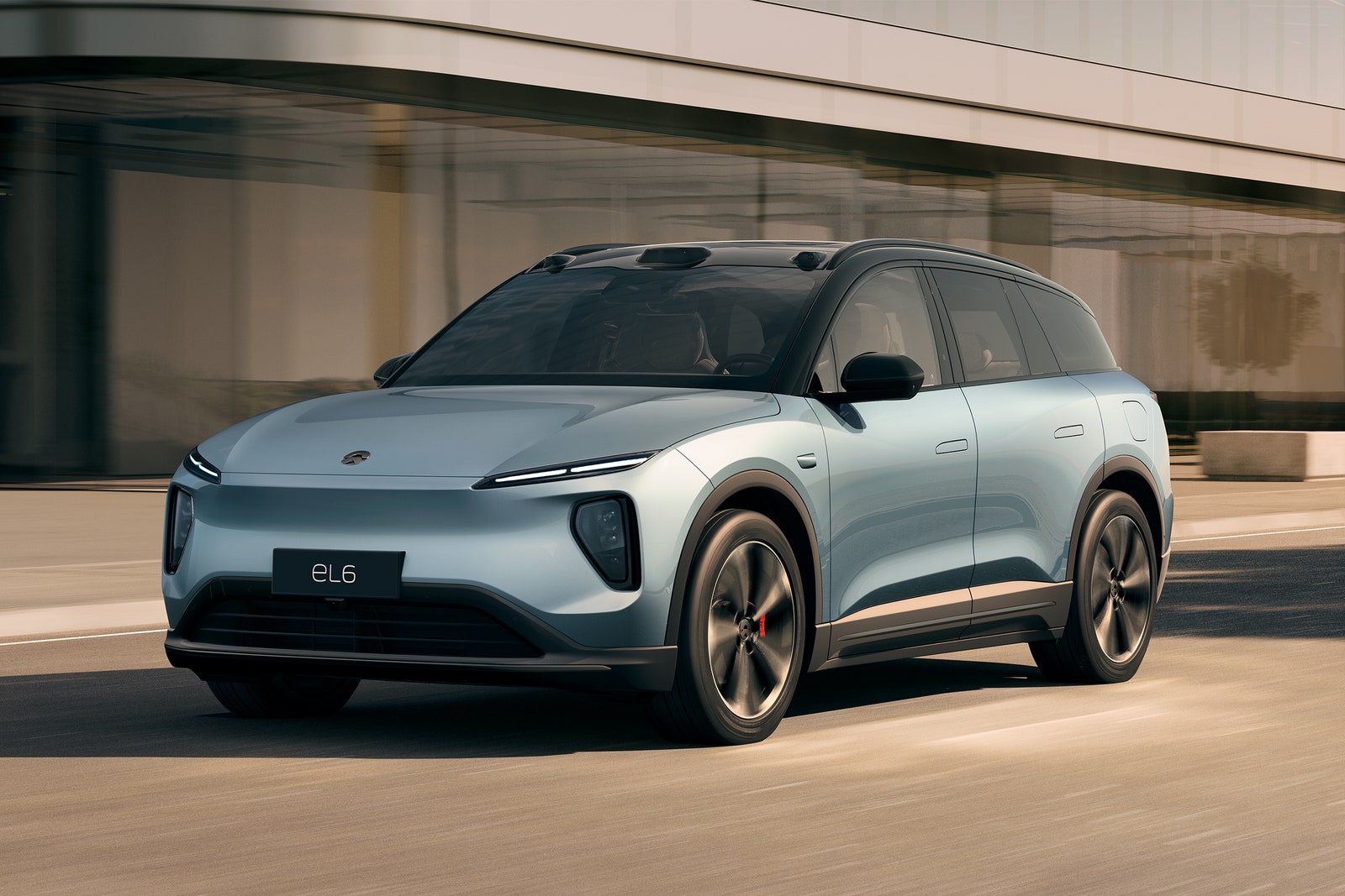 Nio's New Battery-Swapping SUV Makes Absolutely No Sense